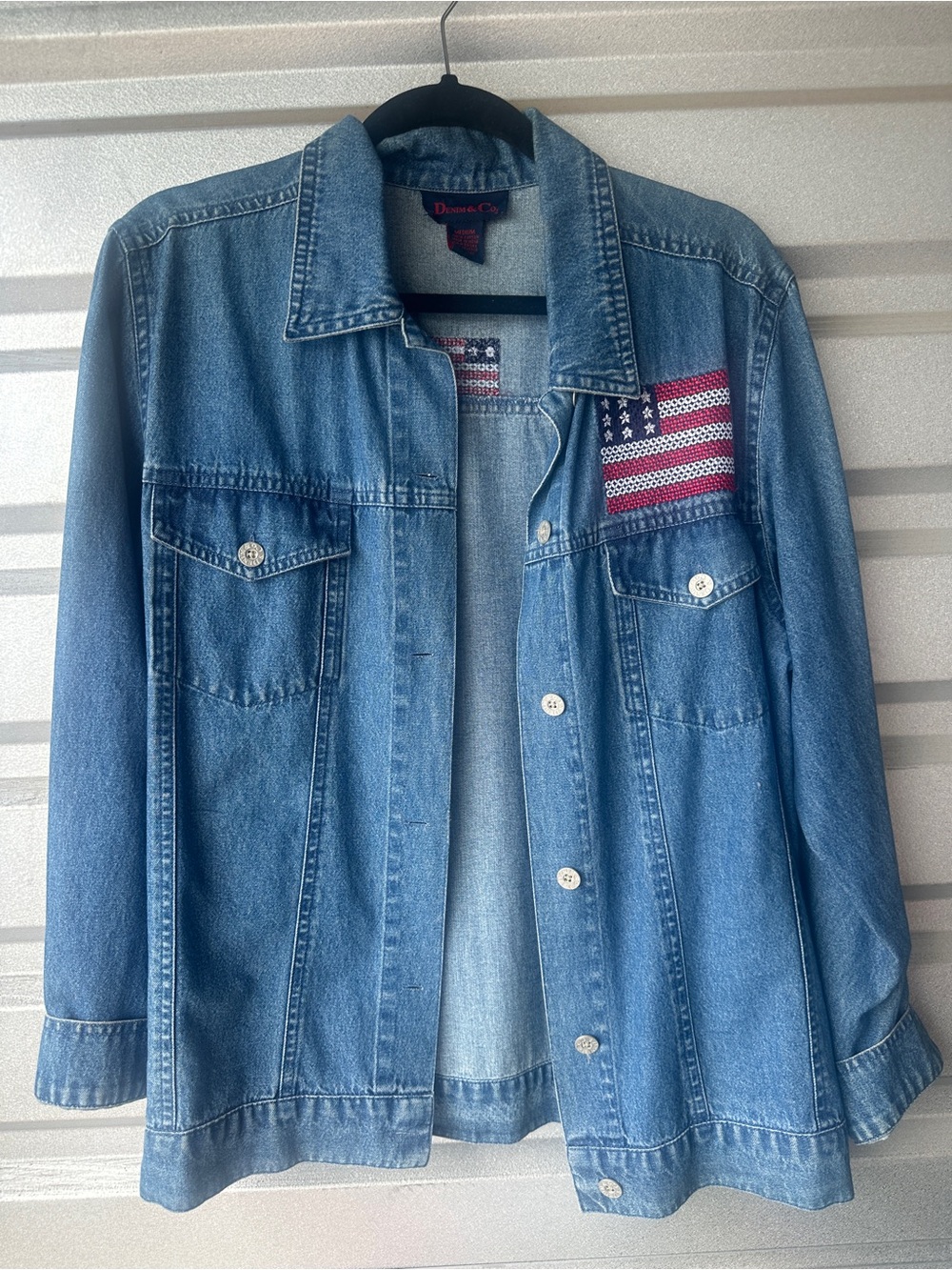 Denim & Co Women’s Vintage Patriotic Embroidered Flag Button Up Denim Shirt Sz M